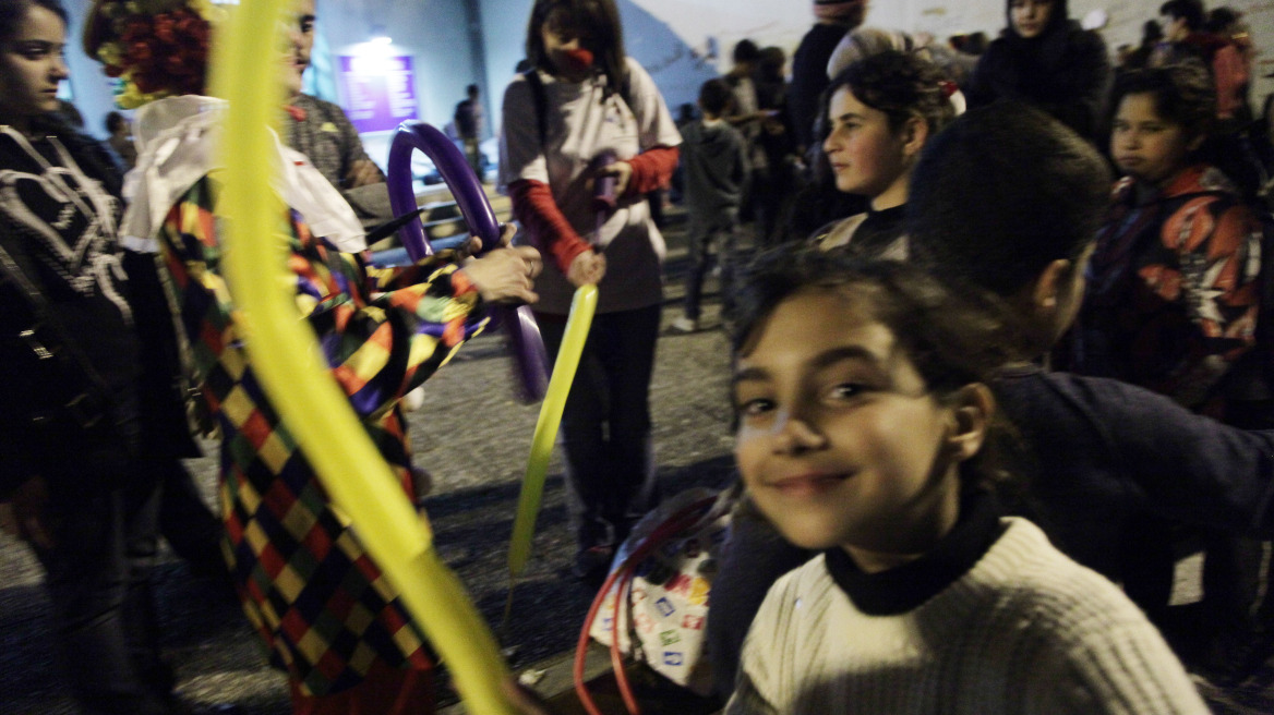 Ο Ολυμπιακός ανοίγει τις κουζίνες του Καραϊσκάκη και μαγειρεύει για τους πρόσφυγες