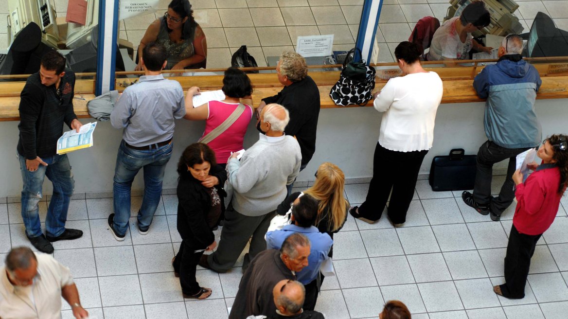 Κατά 46,2% αυξήθηκε η φορολογία εισοδημάτων άνω των 30.000 ευρώ στα χρόνια της κρίσης