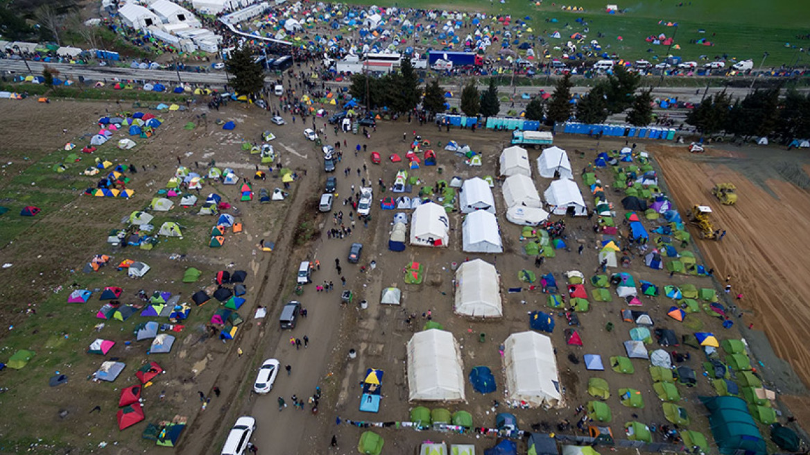 Το μαρτύριο της σταγόνας από τους Σκοπιανούς: Πέρασαν μόνο 100 πρόσφυγες, ενώ 13.000 παραμένουν εγκλωβισμένοι