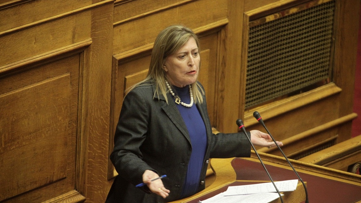 Βουλευτής του ΣΥΡΙΖΑ πήρε στο σπίτι της οικογένεια προσφύγων!
