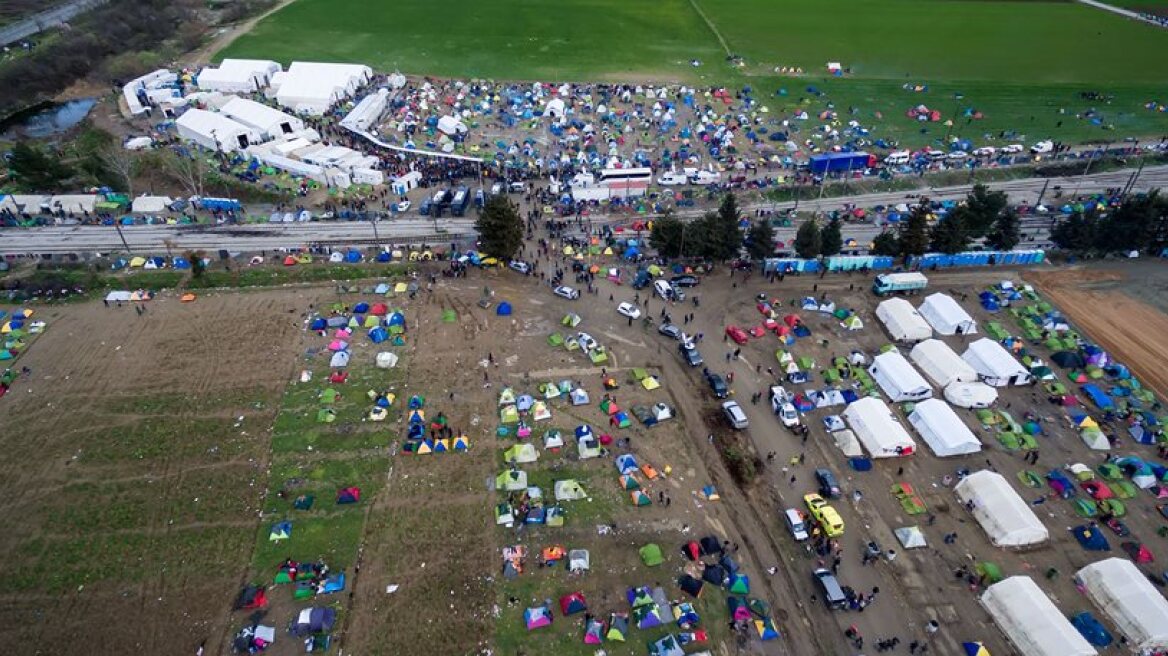 A shocking video shows the chaotic situation in Idomeni