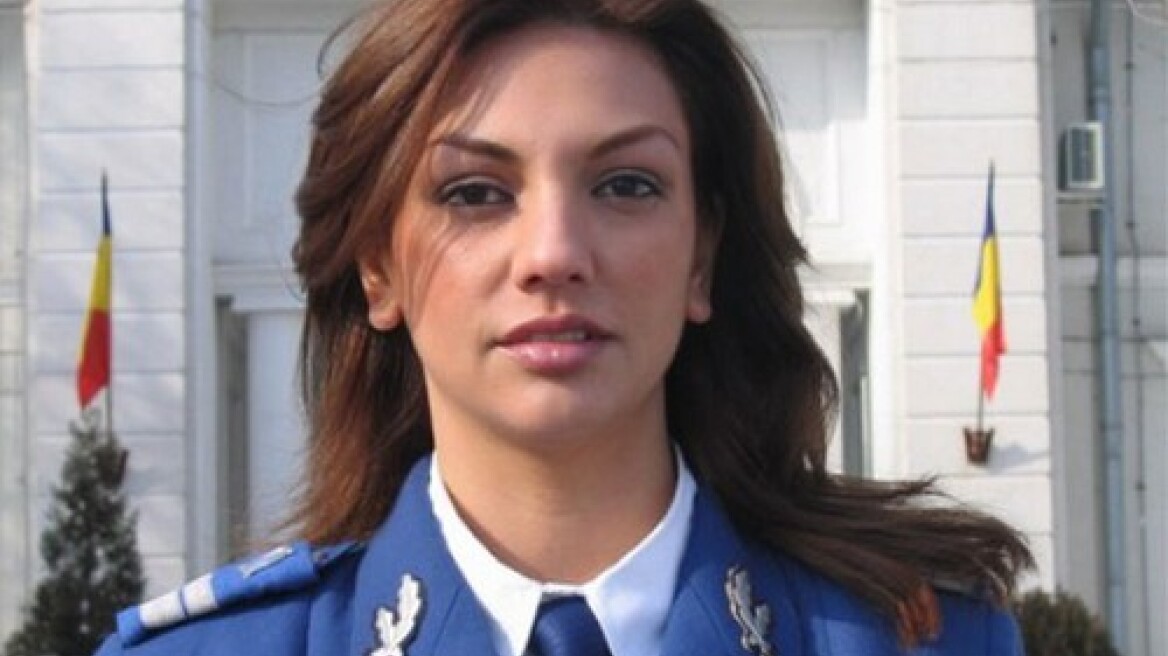 10 of the most beautiful female soldiers in the world (pics)