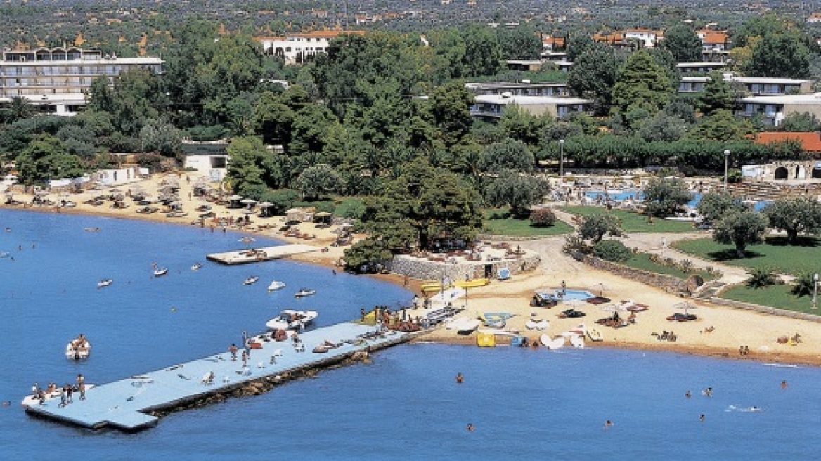 Κλείνουν τα ξενοδοχεία «Holidays in Evia» και «Eretria Village»