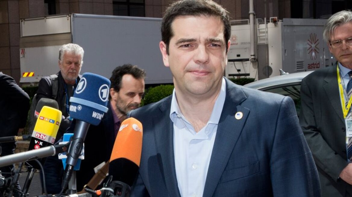 PM Tsipras: We should all share the refugee burden