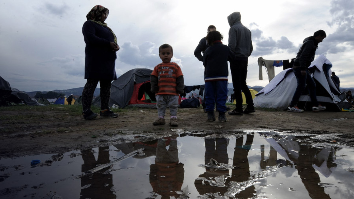 More than 13,000 desperate refugees and immigrants waiting in Idomeni