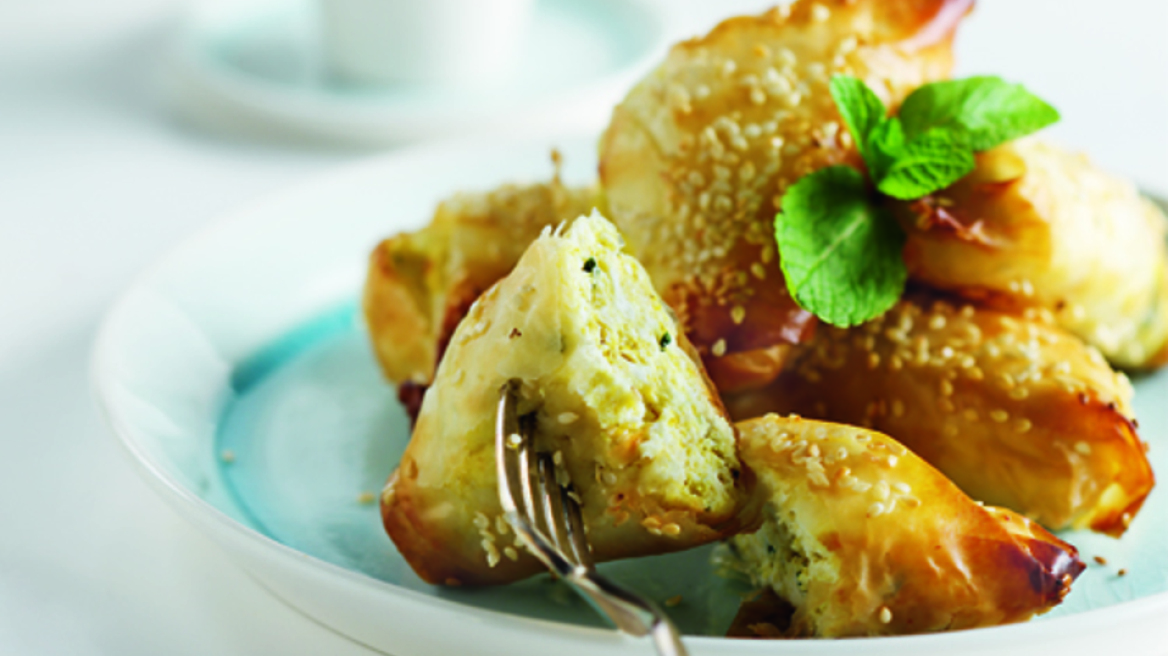 Τυροπιτάκι με ανθότυρο και κάρι