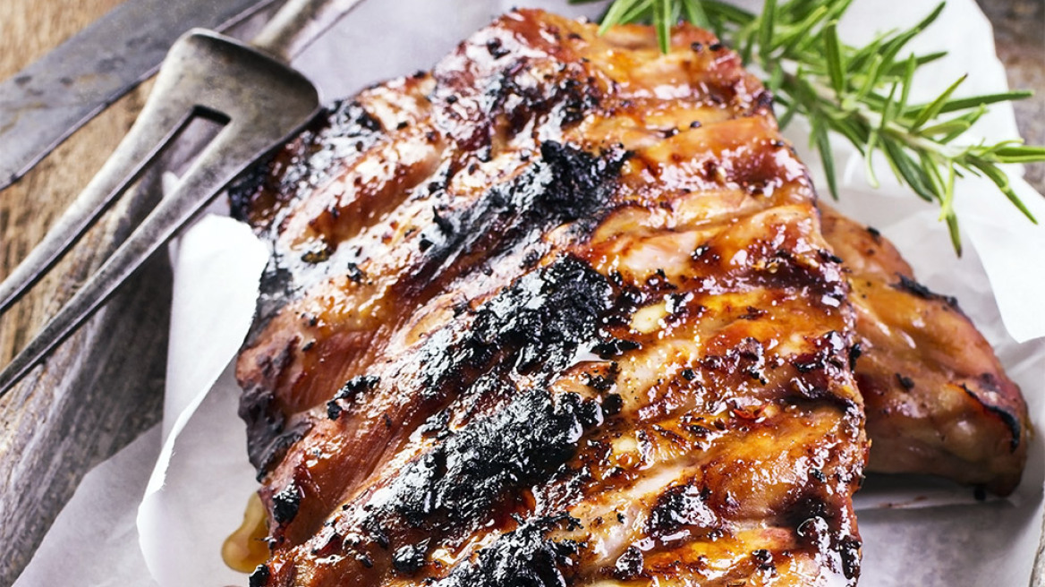 Παϊδάκια χοιρινά (spare ribs) με πικάντικο γλάσο