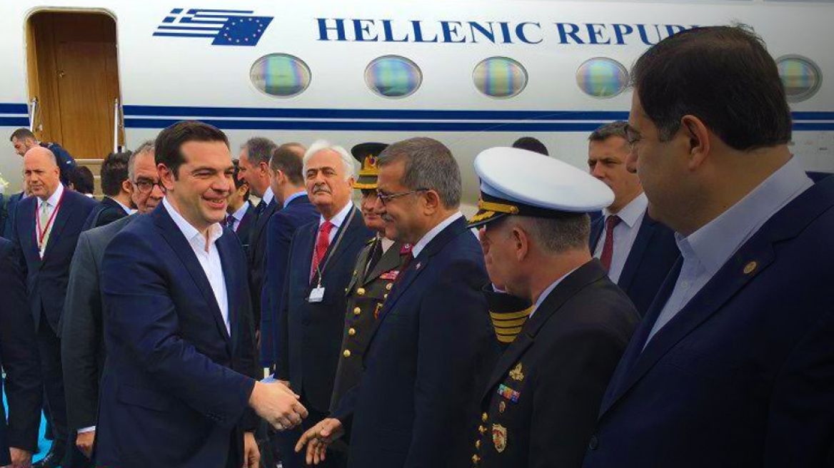 PM Tsipras meets with Davutoglu in Izmir