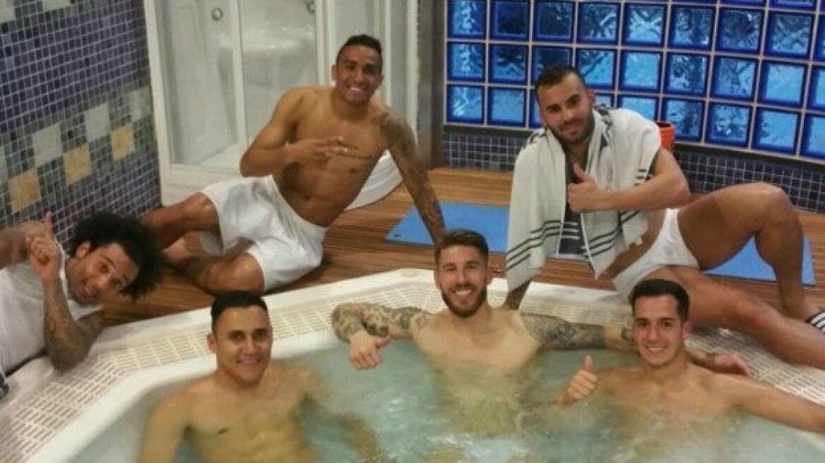 Χαλάρωσαν με... τζακούζι μετά την πρόκριση στη Ρεάλ