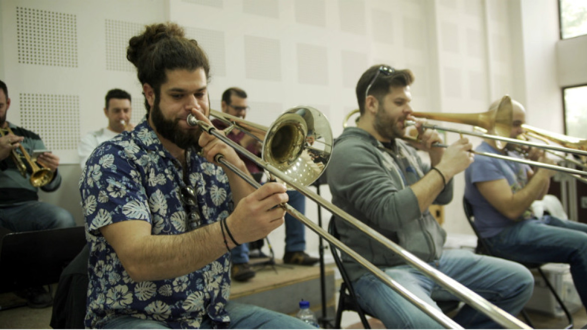 Τρομπέτες, Ριγολέττος και μια καμηλοπάρδαλη