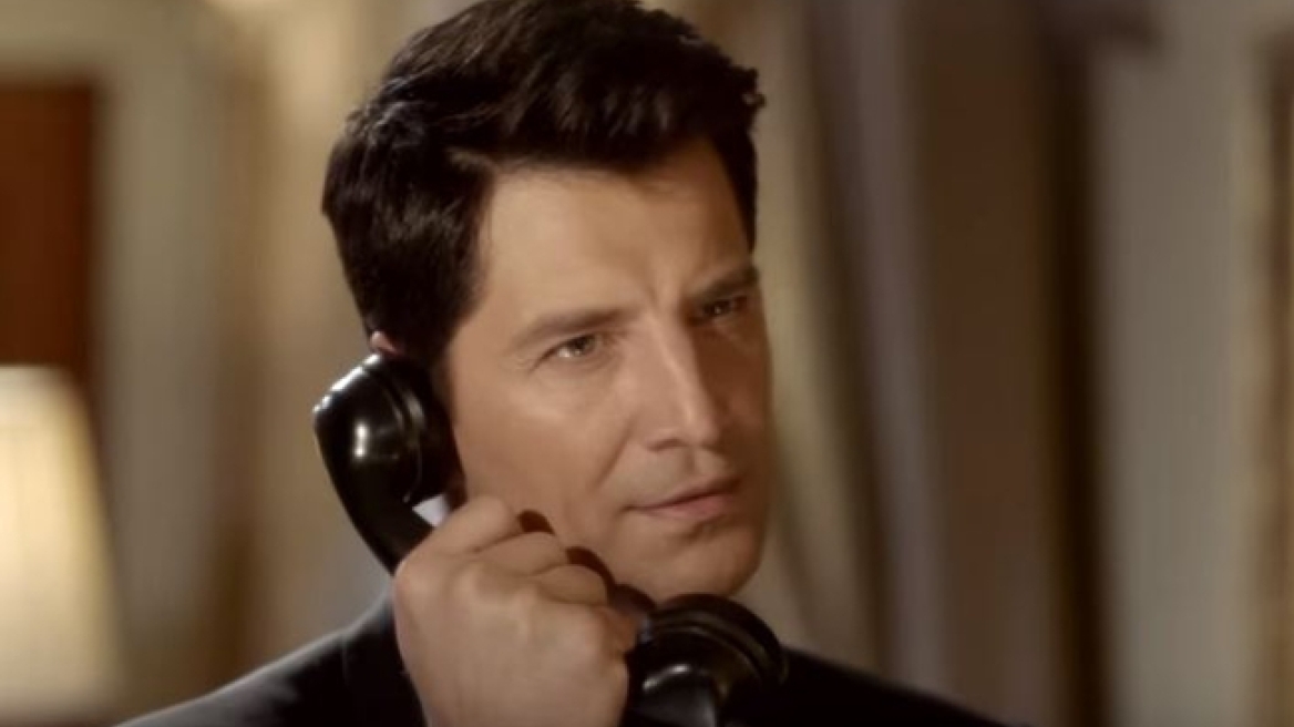 Ο Simon Cowell τηλεφωνεί στον Σάκη Ρουβά