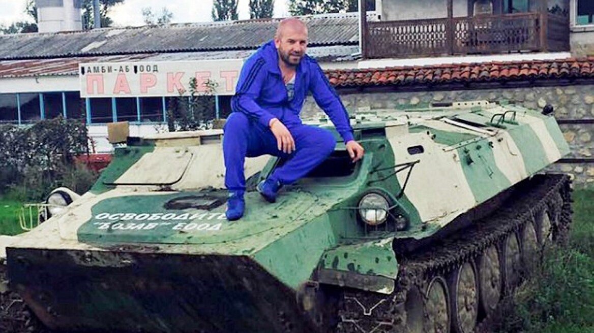 Απίστευτο: Βούλγαρος «κυνηγός κεφαλών» καταδιώκει πρόσφυγες στα σύνορα με την Τουρκία!