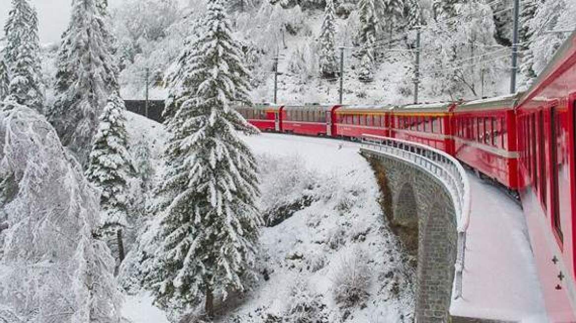 Stunning railway line in the snowy Alps (beautiful pics)