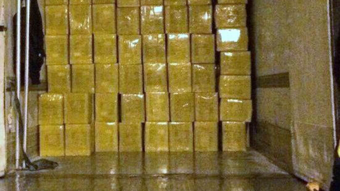 Εντοπίσθηκε αποθήκη με προϊόντα «μαϊμού» στο Μοσχάτο