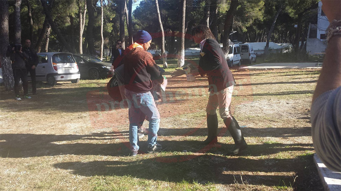 Έφτασαν οι πρώτες οικογένειες προσφύγων στην κατασκήνωση του Άγιου Ανδρέα