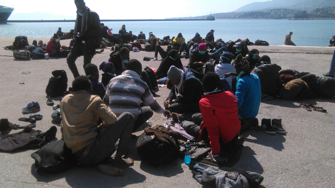 Frontex: Σχεδόν μισό εκατ. πρόσφυγες έφθασαν στην Ελλάδα το τελευταίο τρίμηνο του 2015