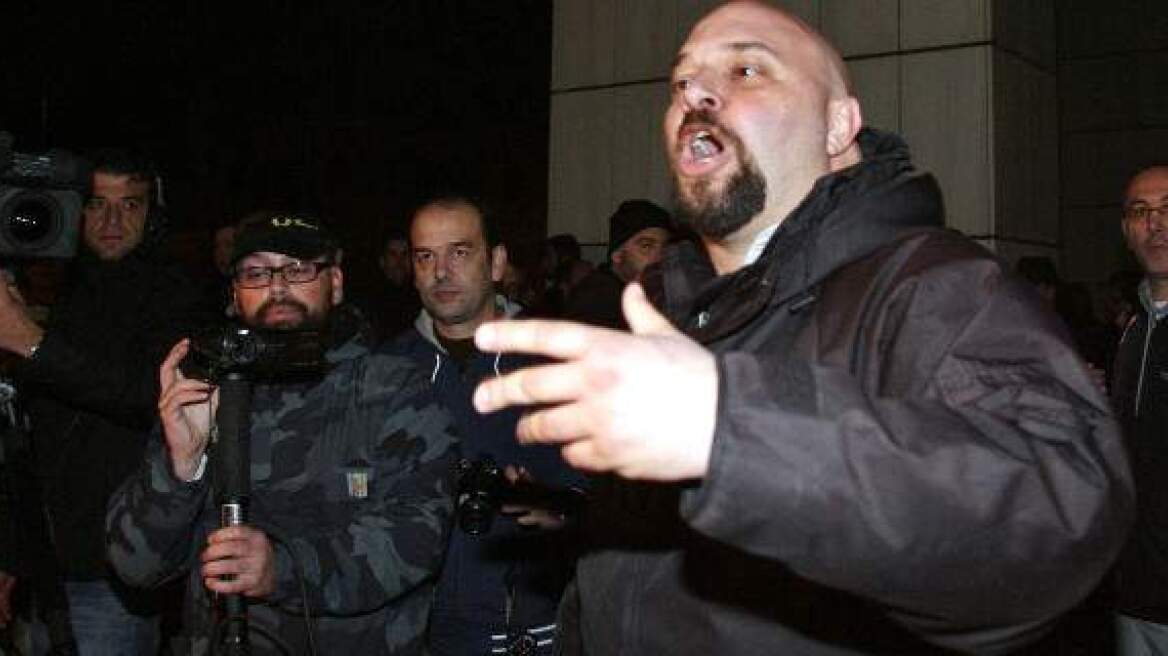 Χρυσαυγίτες μετέτρεψαν σε ρινγκ την αίθουσα του Περιφερειακού Συμβουλίου Αττικής