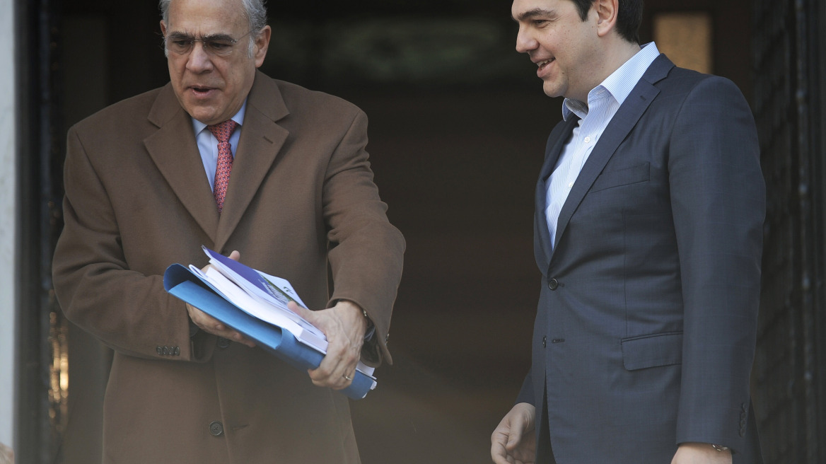 Ο Τσίπρας όχι μόνο βλέπει ανάκαμψη, αλλά αρχίζει να την μοιράζει