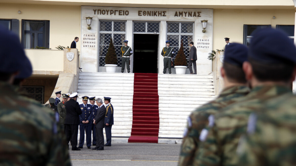 Εκτακτες κρίσεις αξιωματικών στρατού ξηράς