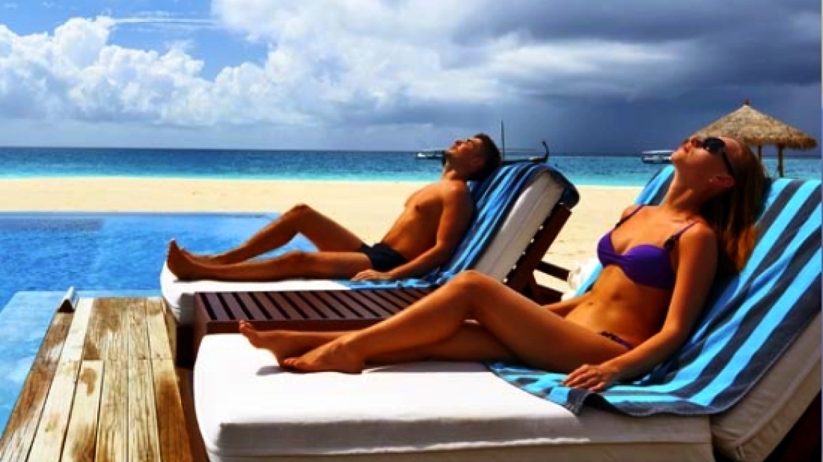 TripBarometer: Περισσότερα από πέρυσι θα ξοδέψει φέτος το 1/3 των τουριστών