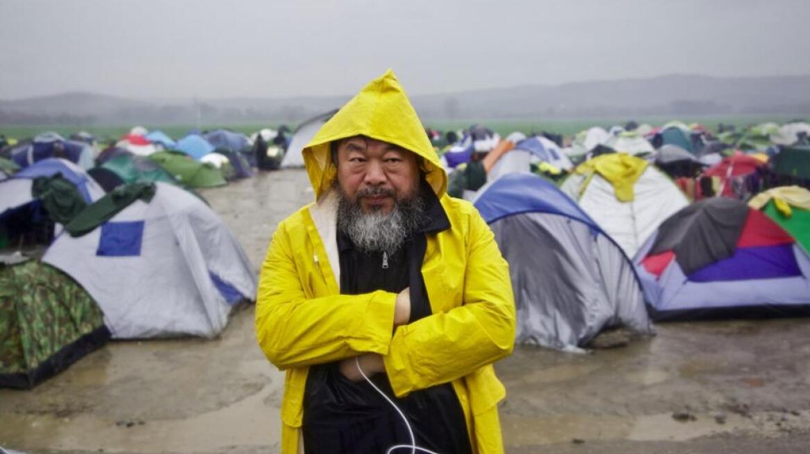Artist Ai WeiWei visits Idomeni camp (vid)