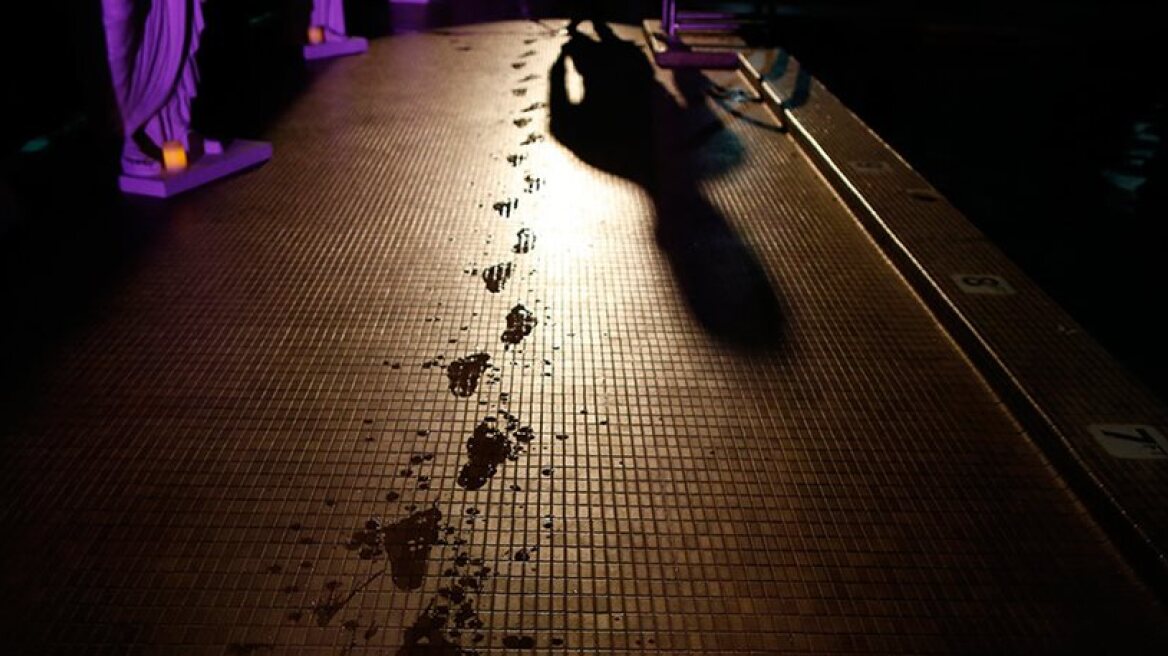 Migrant assaults mother and her son in a swimming pool