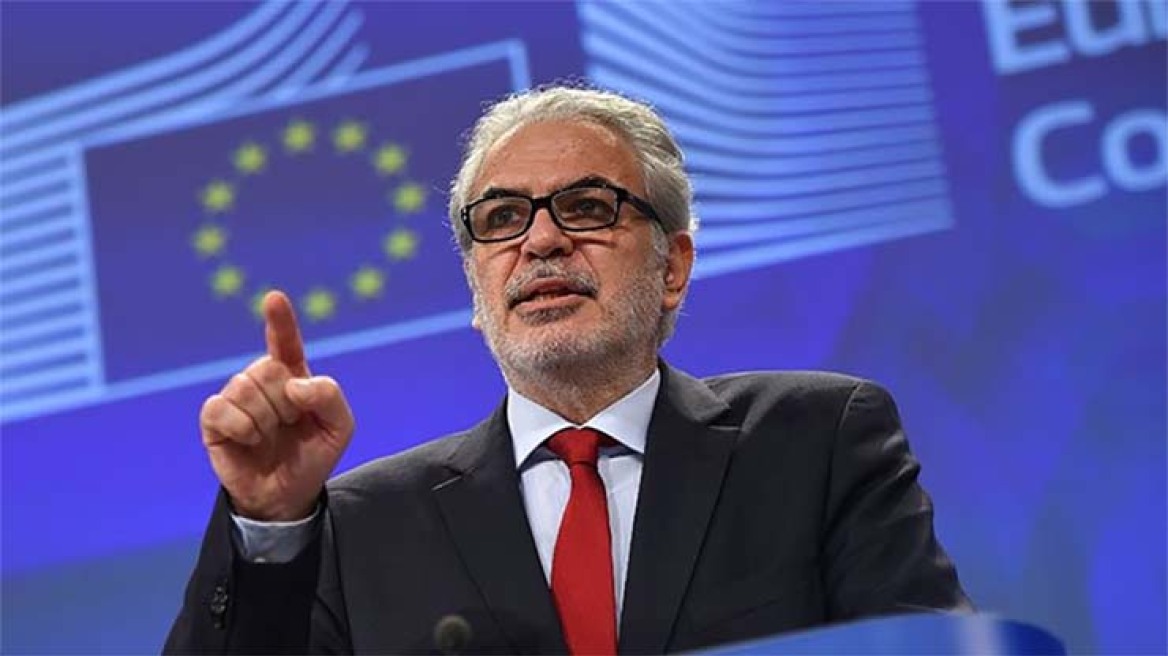 Συνάντηση Τσίπρα με τον αρμόδιο για την Ανθρωπιστική Βοήθεια Επίτροπο της ΕΕ