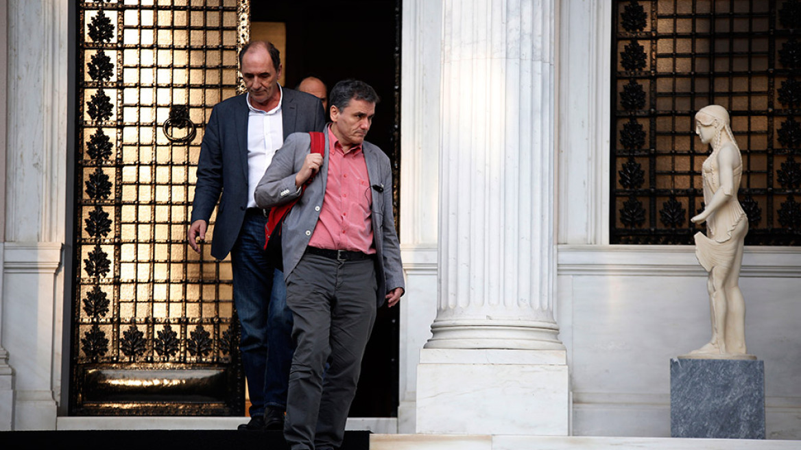 «Παράθυρο» και για αύξηση των έμμεσων φόρων αφήνει η κυβέρνηση