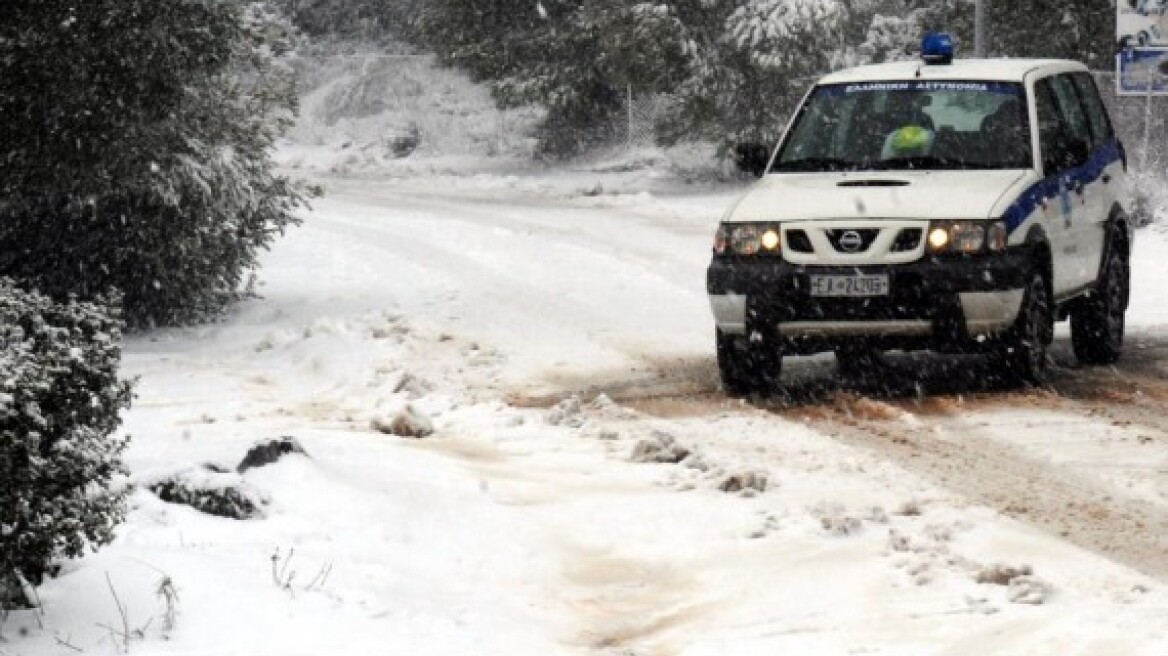 Με προβλήματα εξαιτίας των χιονοπτώσεων η κυκλοφορία των οχημάτων στην ορεινή Πέλλα	
