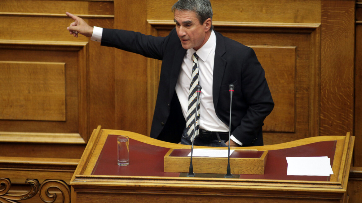 Λοβέρδος: Ιδιωτικές οι εκτάσεις που έταζε ο Τσίπρας στη Δραπετσώνα 