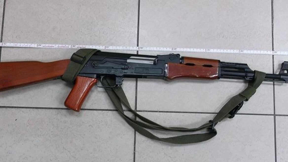 Πύργος: Κυκλοφορούσε με Καλάσνικοφ… «μαϊμού»