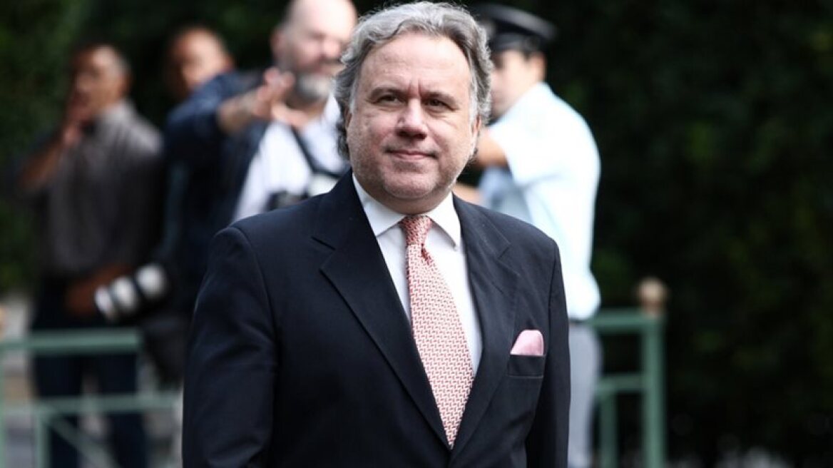 A 900mln difference between Quartet and Greek government