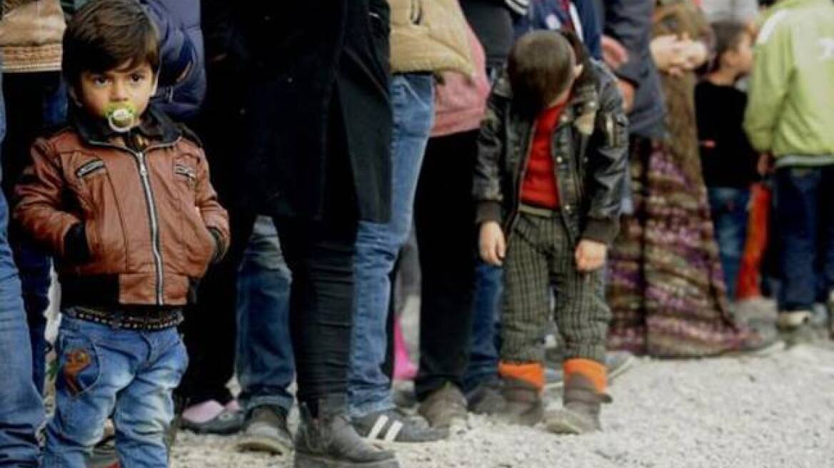 Περίπου 200 πρόσφυγες επιστρέφουν από το Βόλο με τα πόδια στην Αθήνα