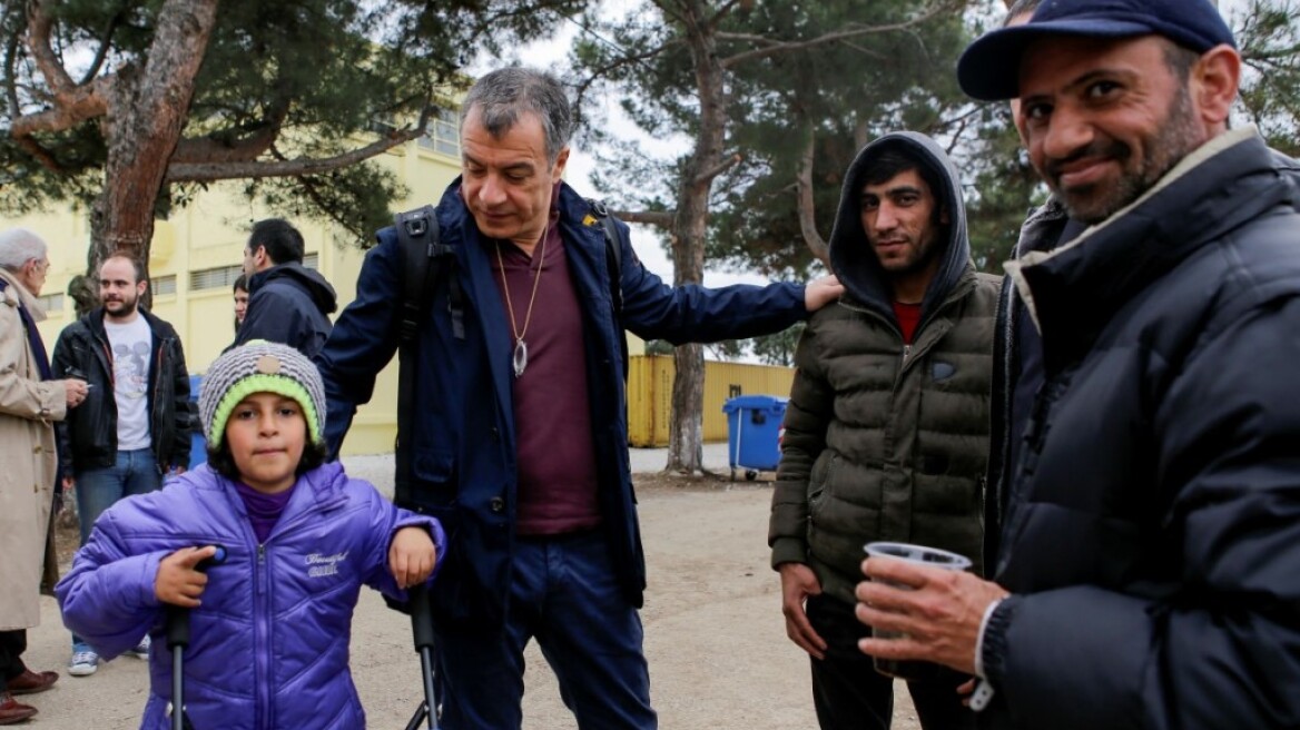 Το Κέντρο Φιλοξενίας Προσφύγων στα Διαβατά επισκέφθηκε ο Στ. Θεοδωράκης