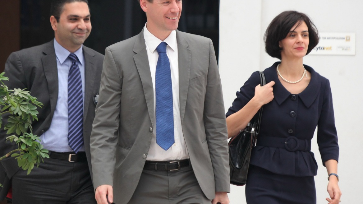 Αναβλήθηκε για αύριο Κυριακή η συνάντηση Τσακαλώτου με τους θεσμούς