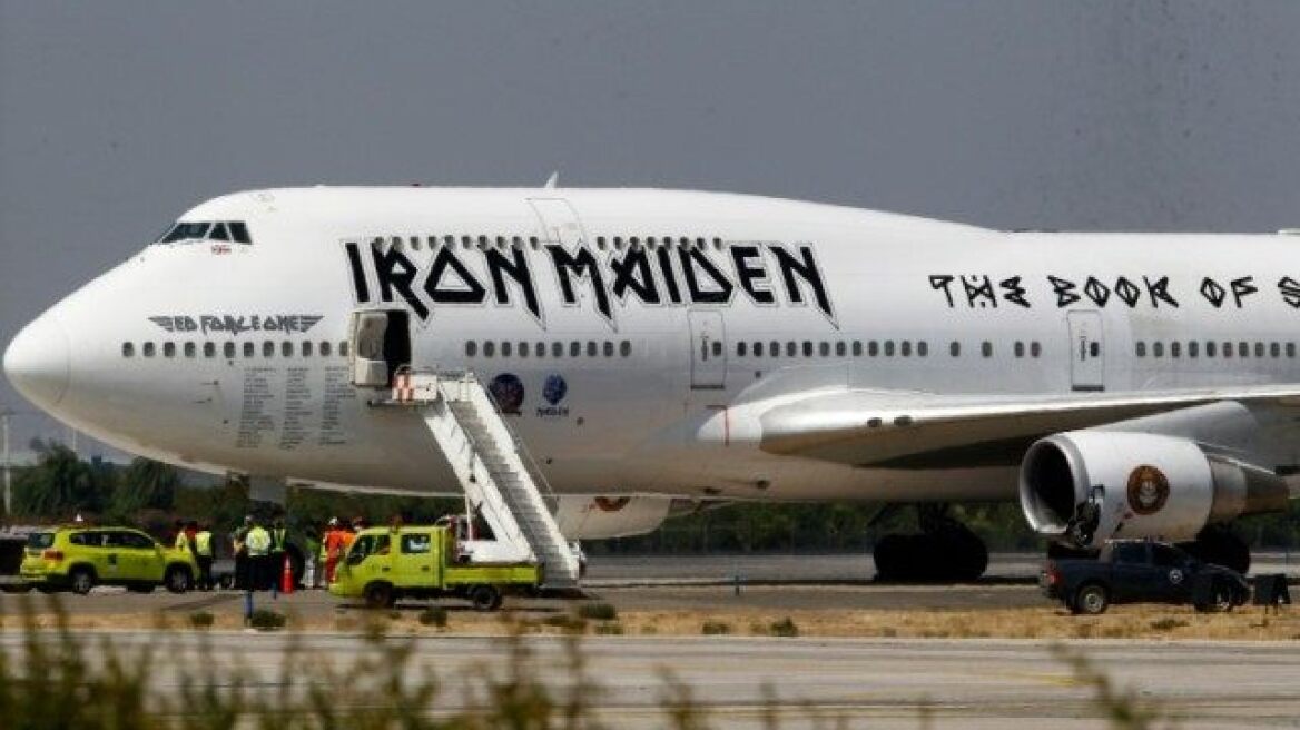 Το αεροπλάνο των Iron Maiden συγκρούστηκε με φορτηγό 