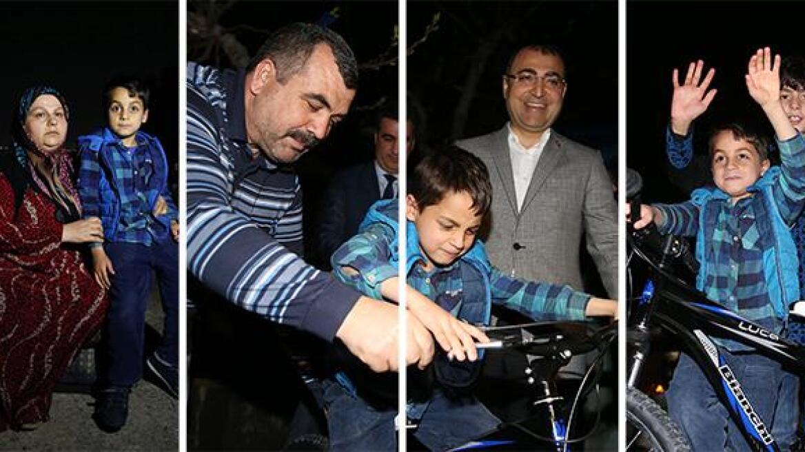 Ο Ερντογάν έκανε δώρο ποδήλατο στο προσφυγόπουλο που ξυλοκόπησε Τούρκος στη Σμύρνη