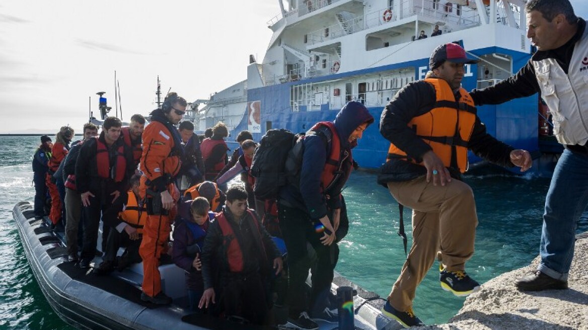 «Πνίγονται» τα νησιά από μετανάστες: Μόνο χθες έφτασαν 2.702 άτομα - 3 εκατ. περιμένουν στην Τουρκία