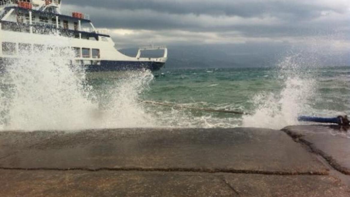 Συνεχίζεται η κακοκαιρία και την Τρίτη – Προβλήματα στις ακτοπλοϊκές συγκοινωνίες