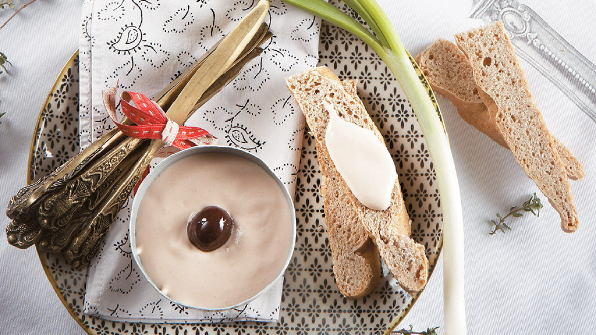 Μους ταραμοσαλάτα χωρίς ψωμί