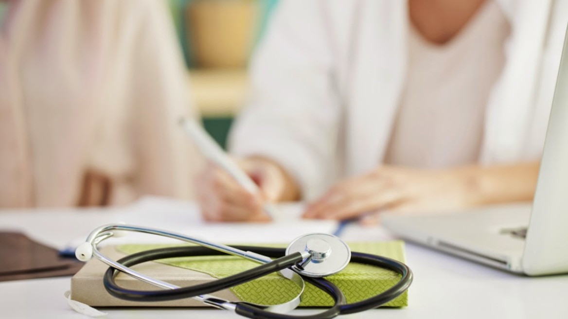 Έρευνα: Οι γιατροί υποκύπτουν σε λάθος διαγνώσεις, όταν οι ασθενείς είναι δύστροποι