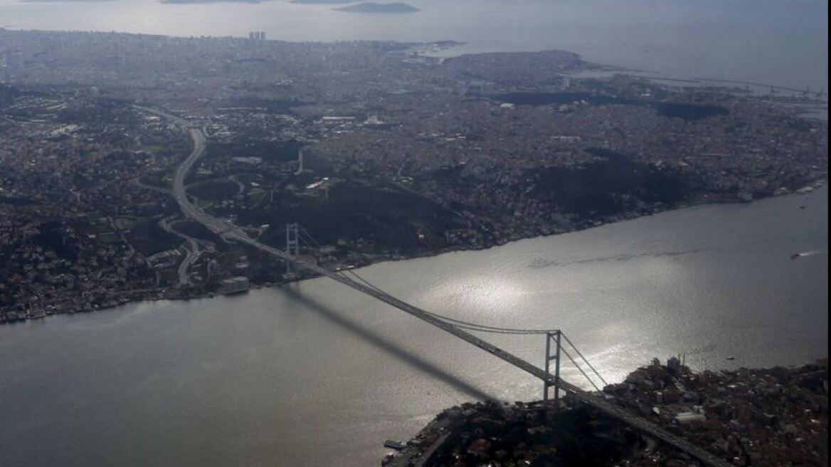 Συναγερμός στην Τουρκία λόγω ύποπτου οχήματος - Έκλεισε η γέφυρα του Βοσπόρου
