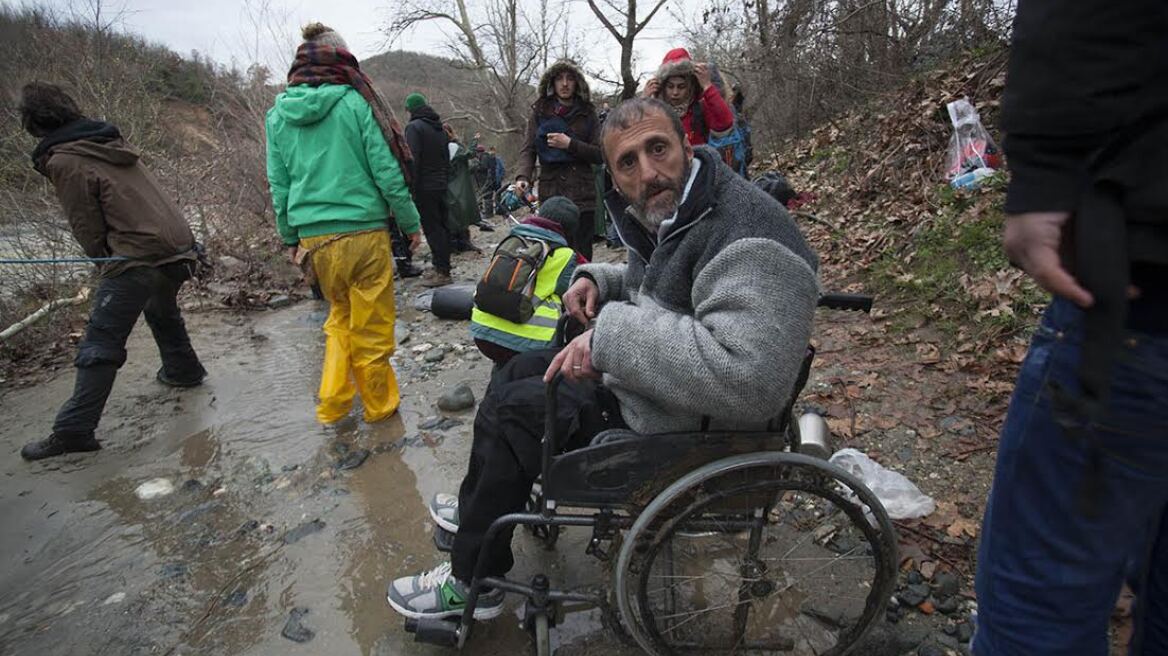 12 Greek reporters released by FYROM authorities