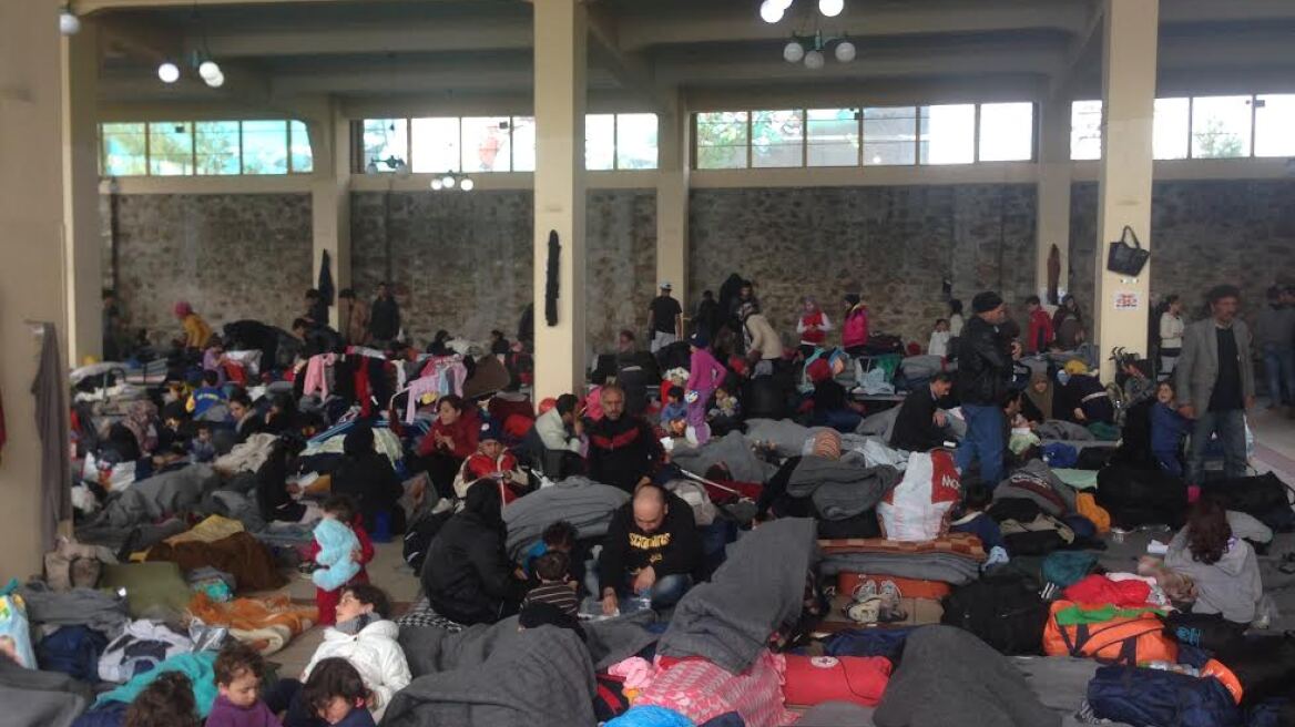 Σχεδόν 4.000 οι πρόσφυγες και μετανάστες στον Πειραιά