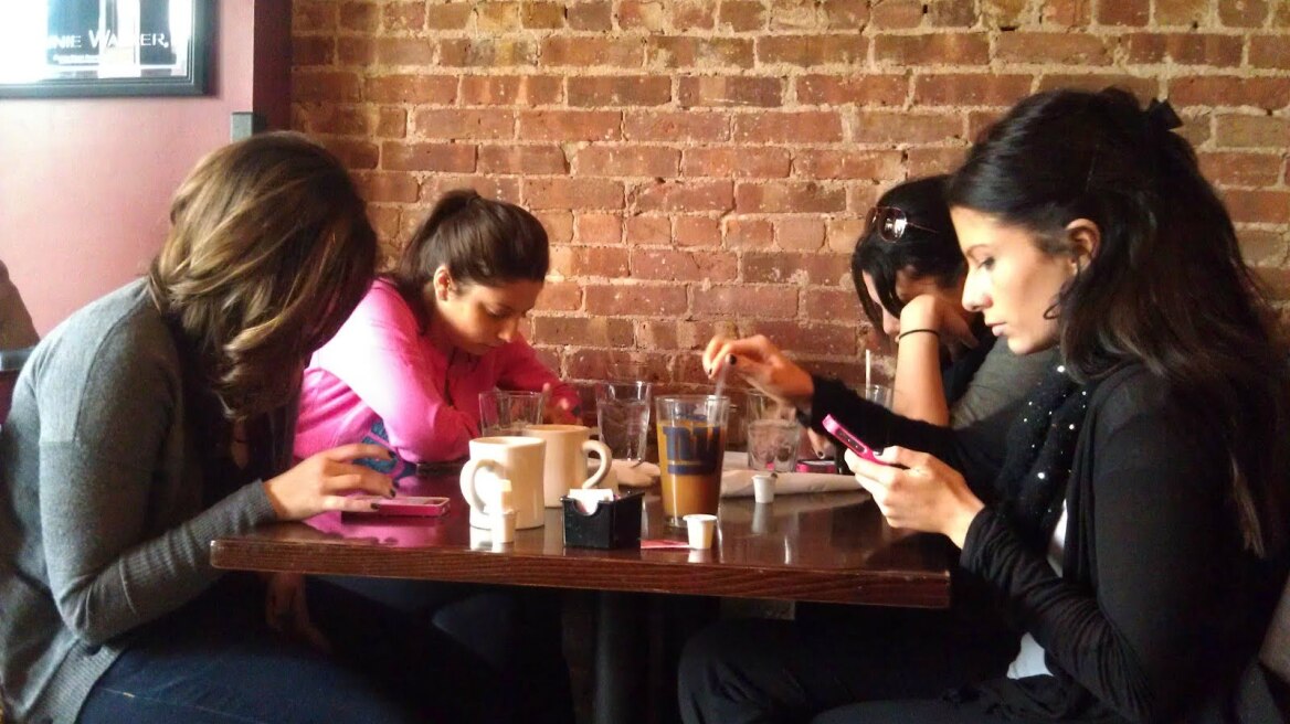 Do you check your phone constantly? See what happens to your brain (vid)