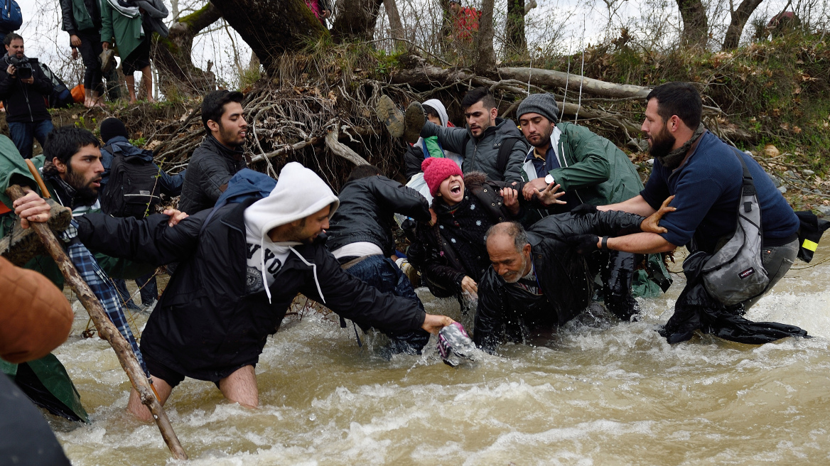 Πρέπει να δεχθεί πίσω η Ελλάδα τους πρόσφυγες που πέρασαν στα Σκόπια; Δείτε τι προβλέπει συμφωνία του 2007