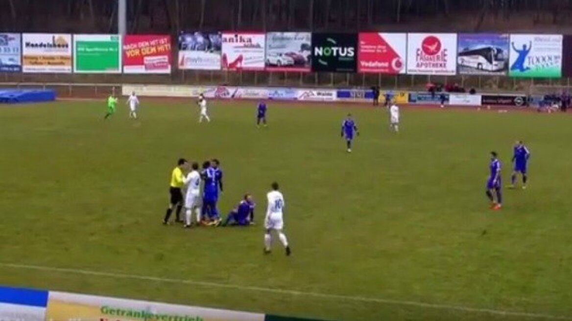 Tσαμπουκάς από διαιτητή σε παίκτη (vid)