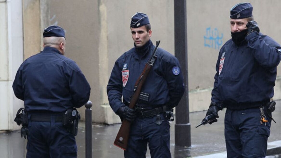 Four people arrested in Paris on terrorism charges