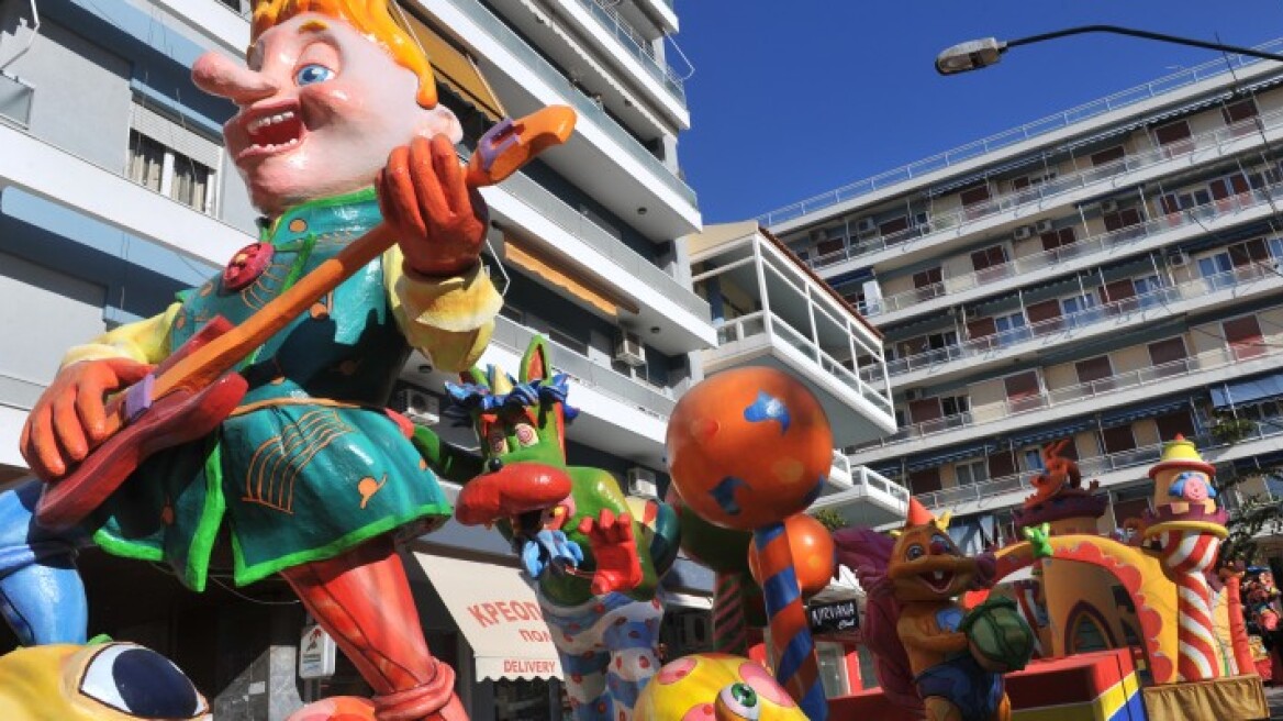 Όργιο παρανομίας στο Καρναβάλι της Πάτρας