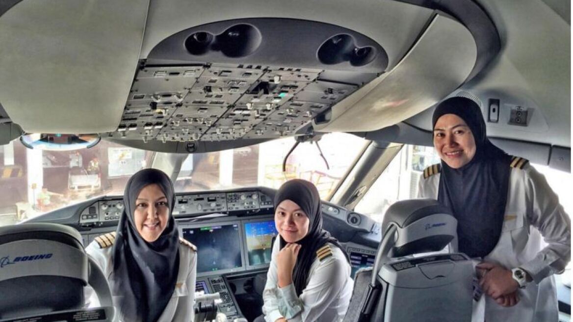 Αεροπλάνο μόνο με γυναικείο πλήρωμα προσγειώθηκε στη Σαουδική Αραβία